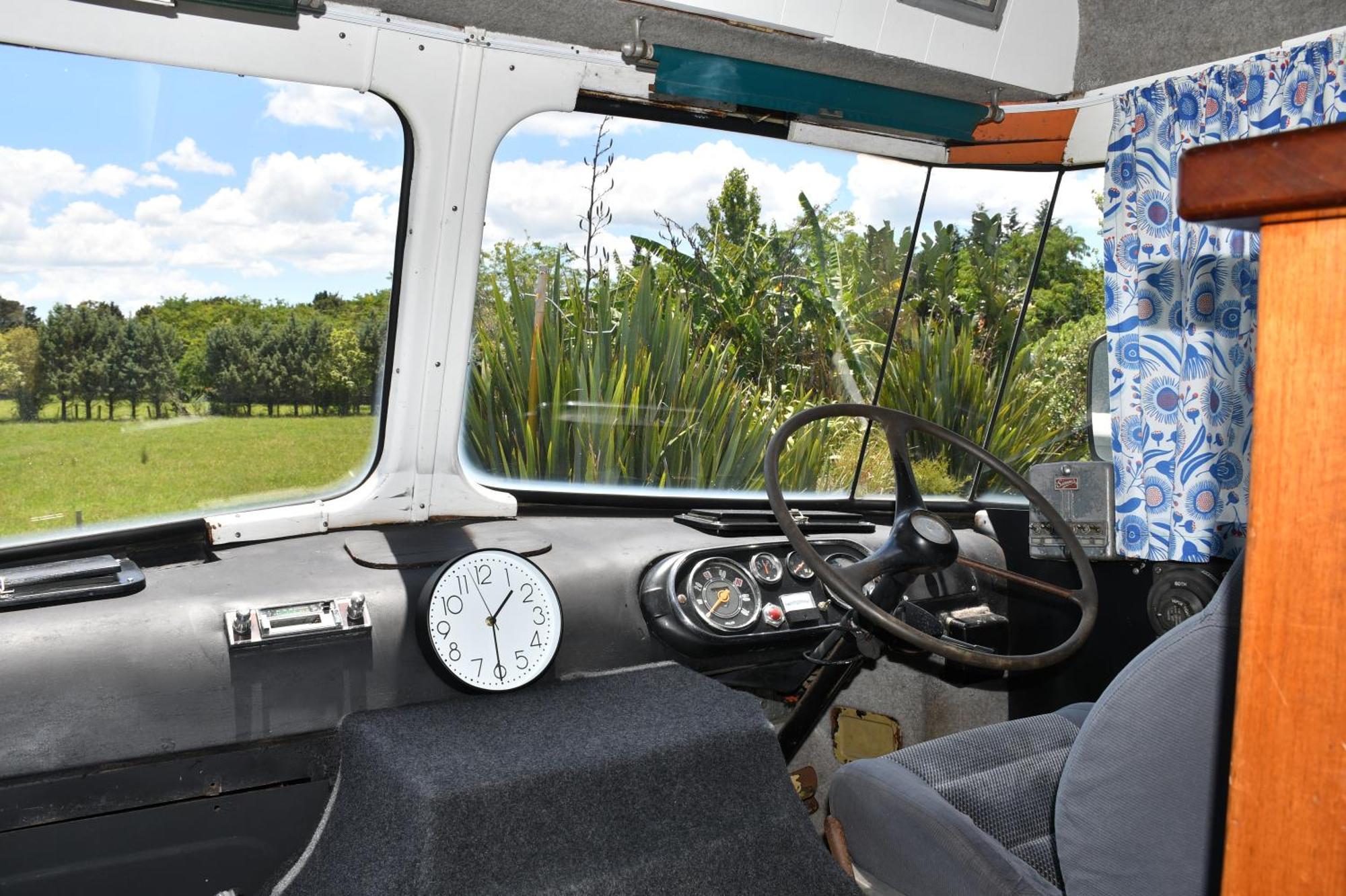 Evi The School Bus At Oromahoe Downs Farm Puketona Bagian luar foto