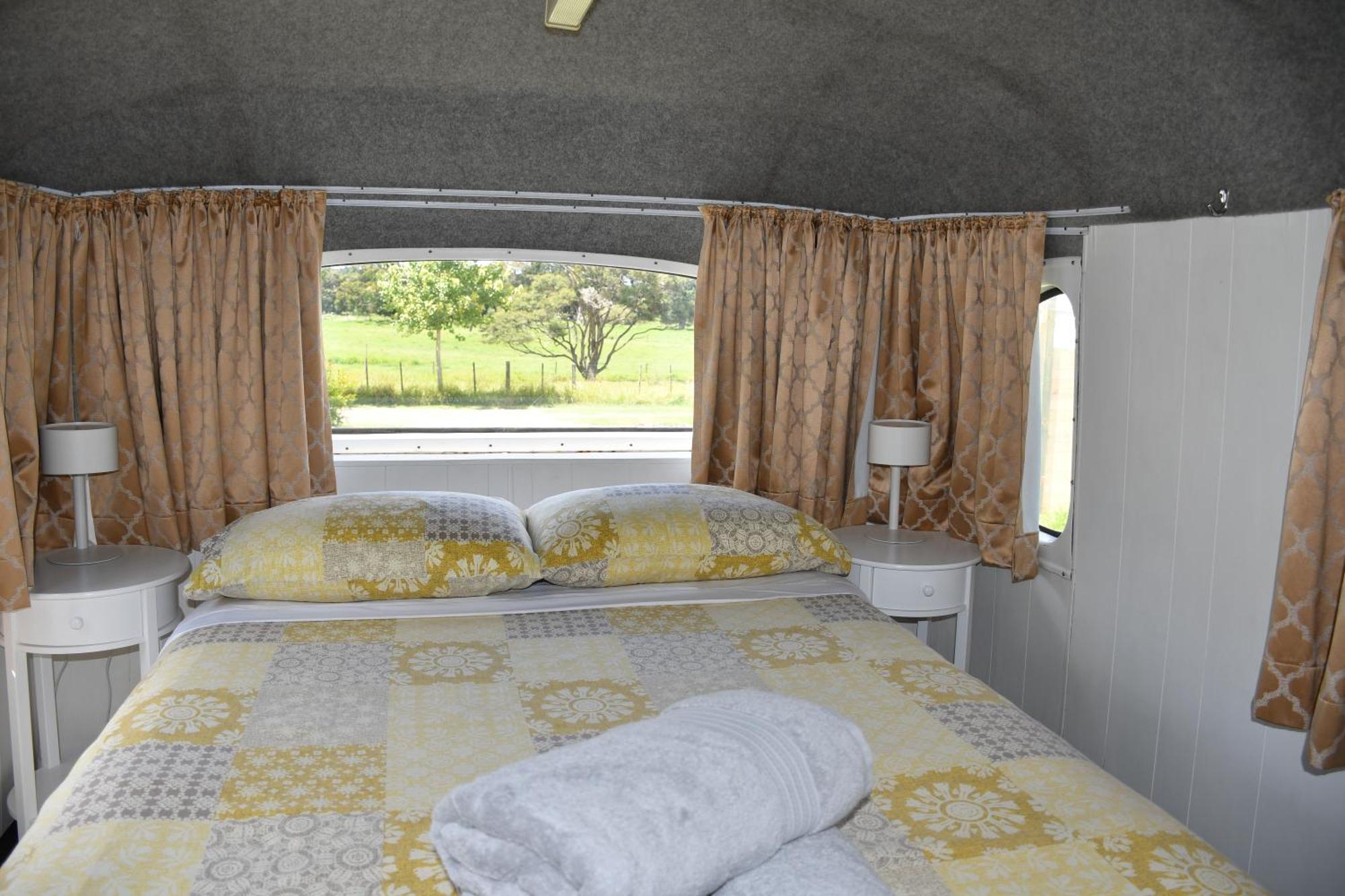 Evi The School Bus At Oromahoe Downs Farm Puketona Bagian luar foto