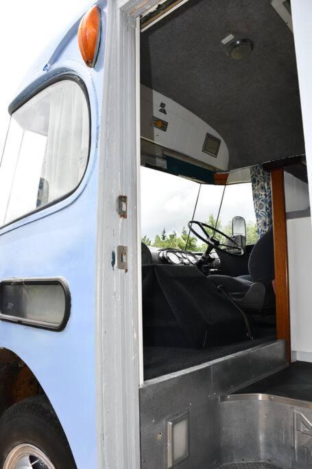 Evi The School Bus At Oromahoe Downs Farm Puketona Bagian luar foto