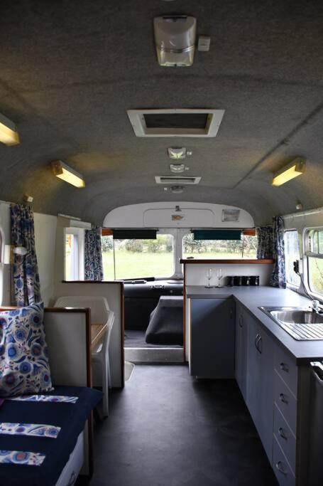 Evi The School Bus At Oromahoe Downs Farm Puketona Bagian luar foto